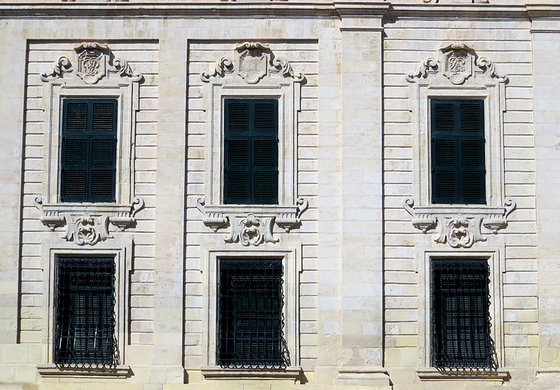 détail de façade, Auberge de Castille