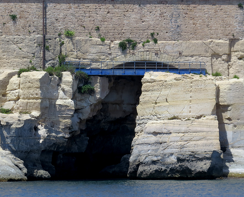 z- muraille sous le fort St-Elmo.jpg