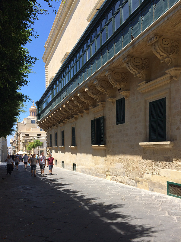 coté du Palais des Grands Maitres