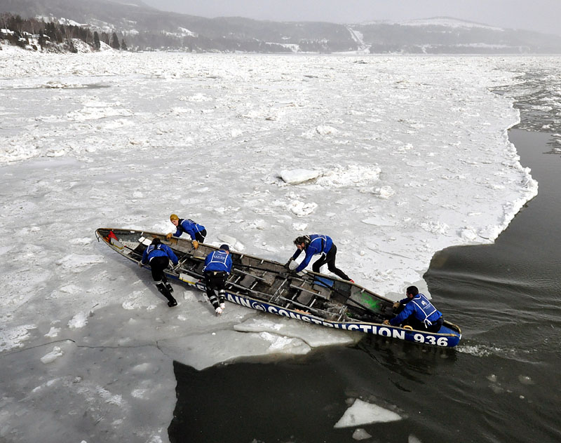 Course en canot  glace de la Grande Traverse de Charlevoix 2015