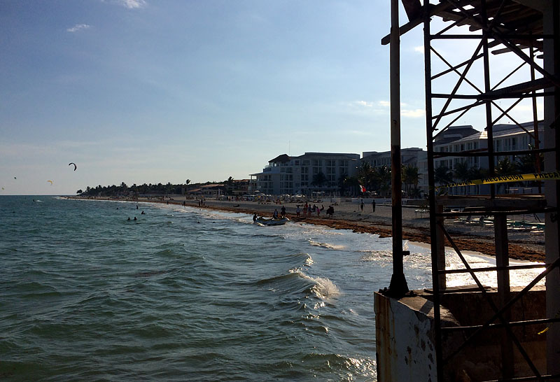 Plage et construction