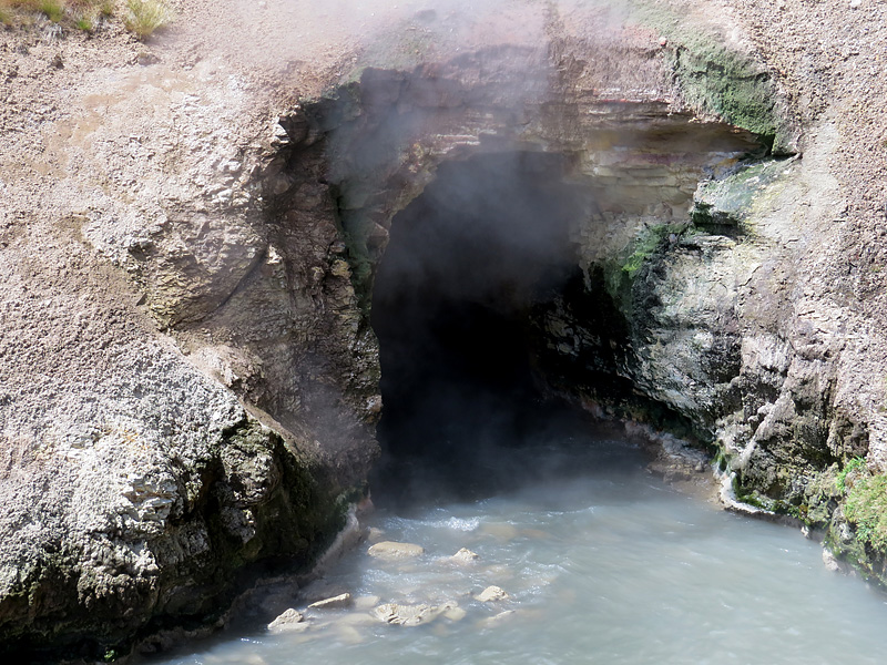 Mud volcano, Dragon's mouth spring