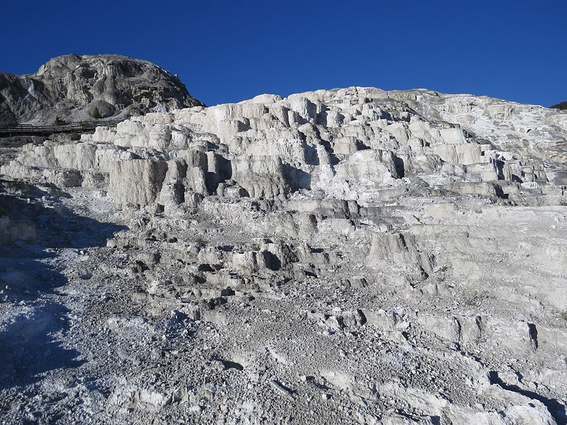 Mammoth Hot Springs- paysage magique