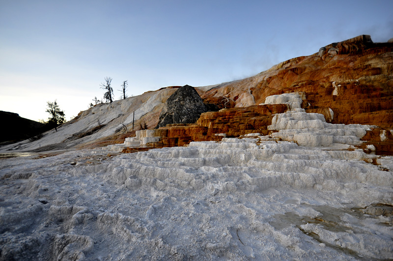 Mammoth Hot Springs- paysage magique