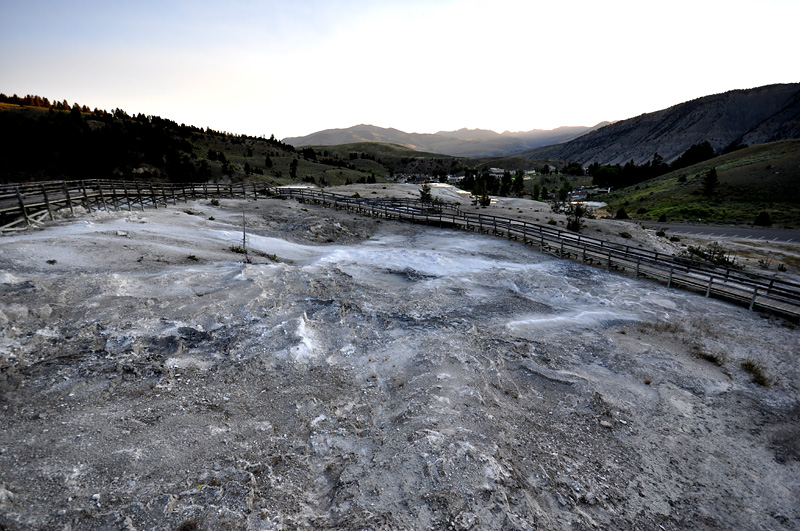 Mammoth Hot Springs- paysage magique