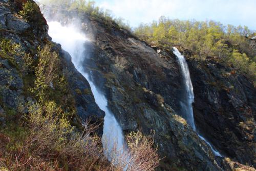 6537 Waterfalls Naeroyfjord.jpg