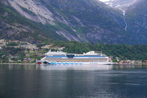 6691 Eidfjorden Cruise Ship.jpg