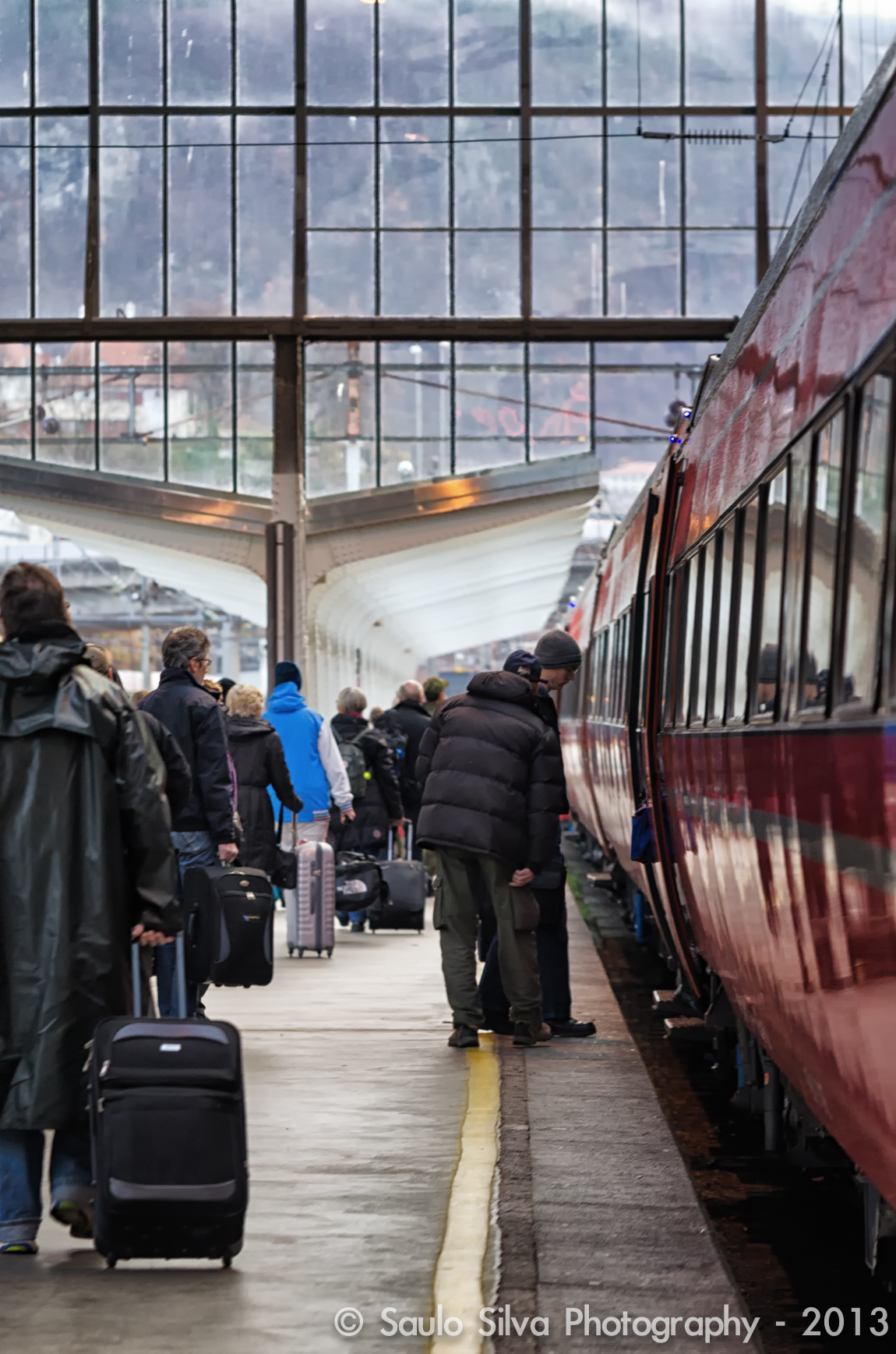 At Bergen Togstasjonen, boarding to Voss