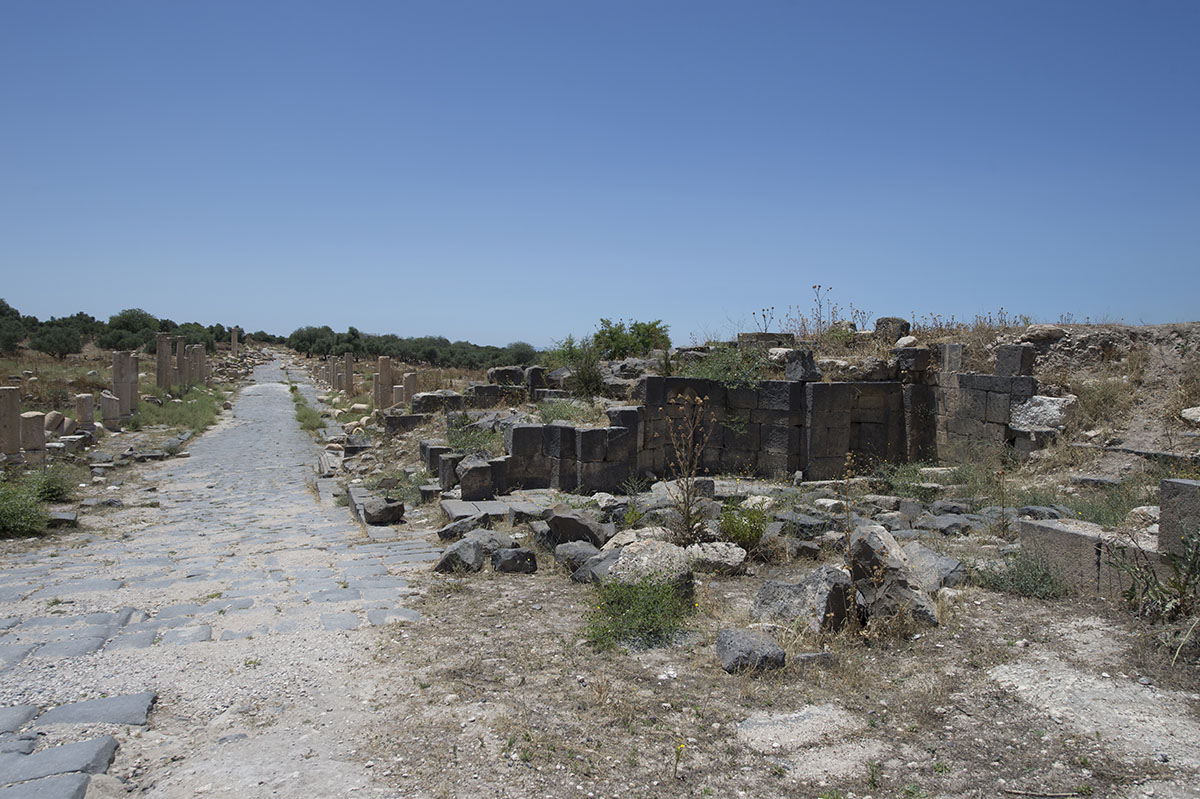 Gadara Podium monument 1247.jpg