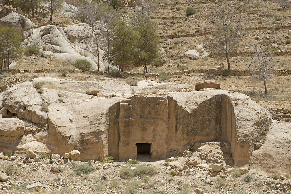 Jordan Petra 2013 1571 Bab as-Siq area.jpg