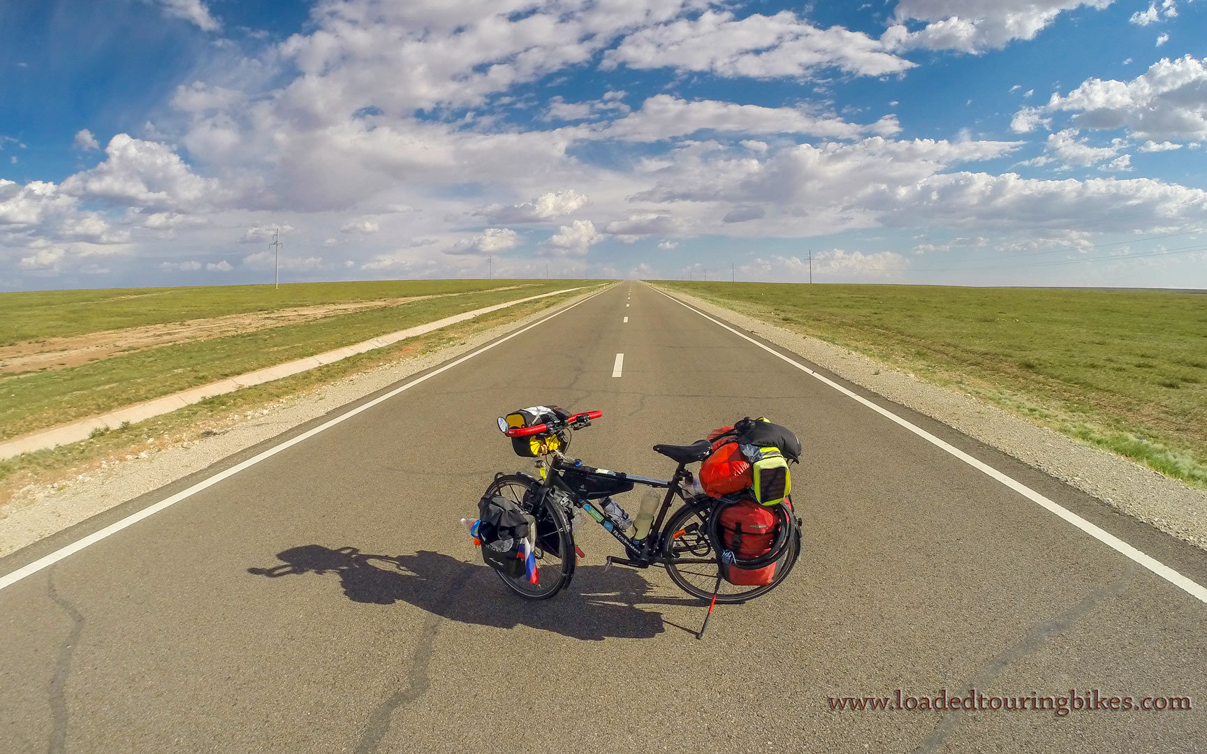 466  Nikolay touring Mongolia - Cube Delhi RF touring bike