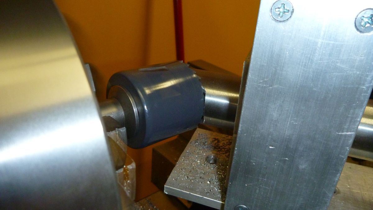 But actually the spindle speed is pretty slow too, so the flash just stops the action.