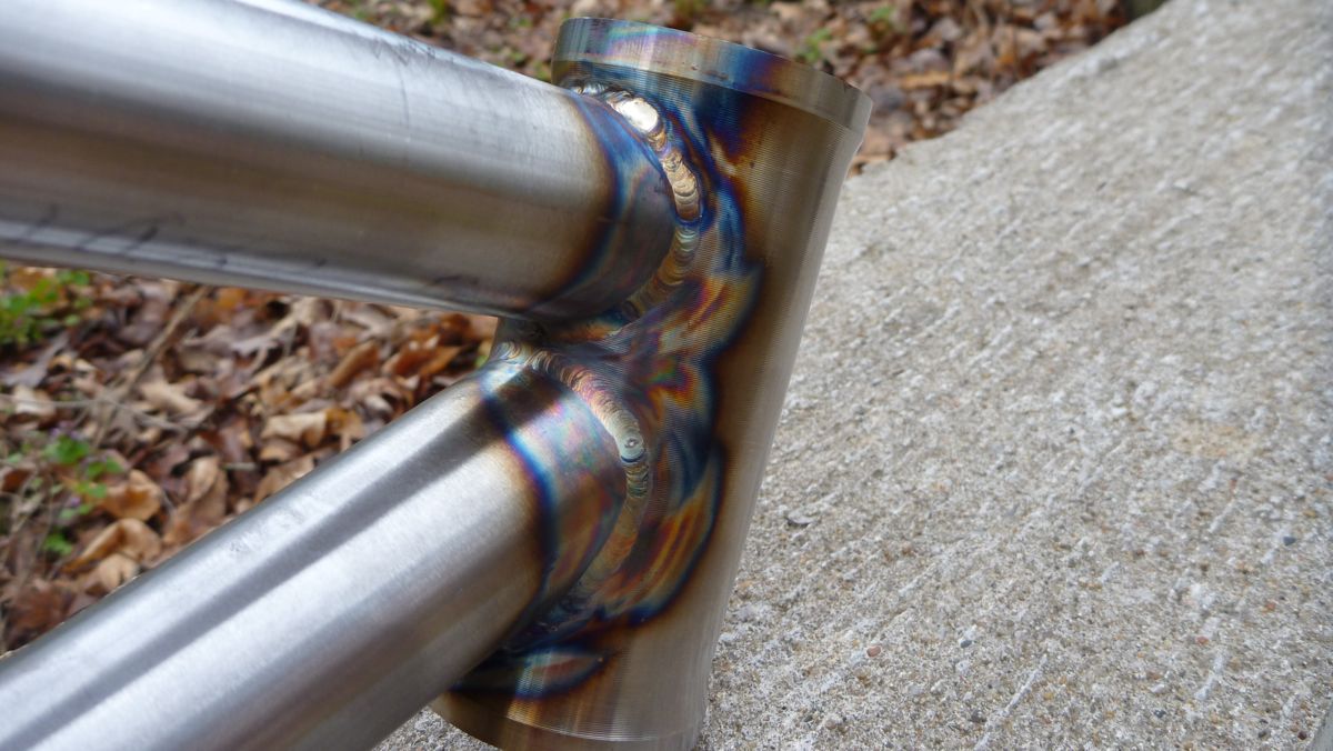 Head tube