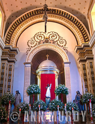 Altar with the resurrected Christ