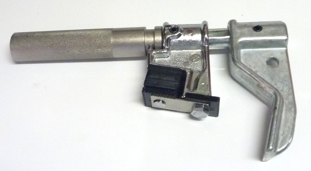 Universal thread chaser