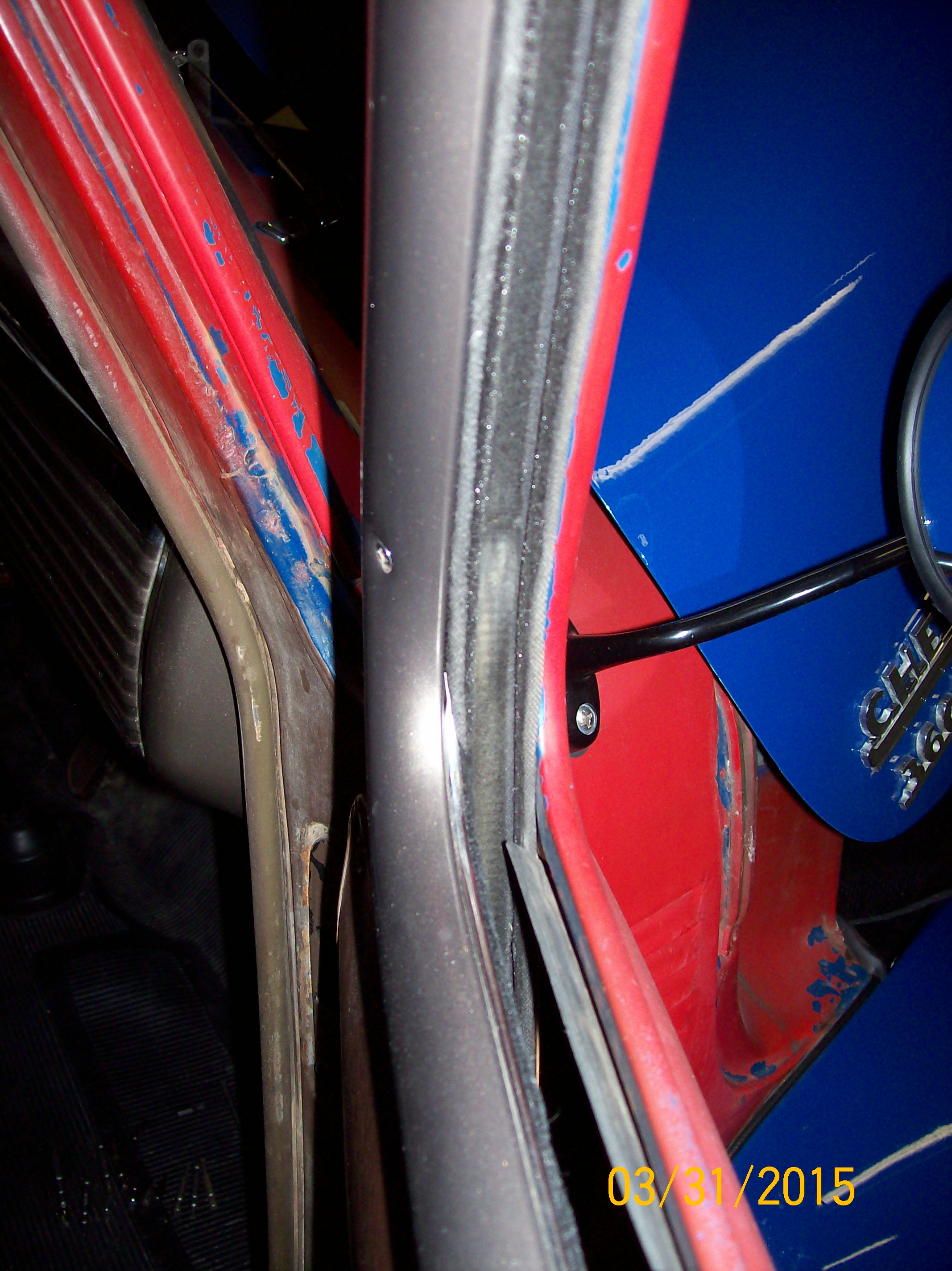 Left window run channel lower front corner 01.JPG