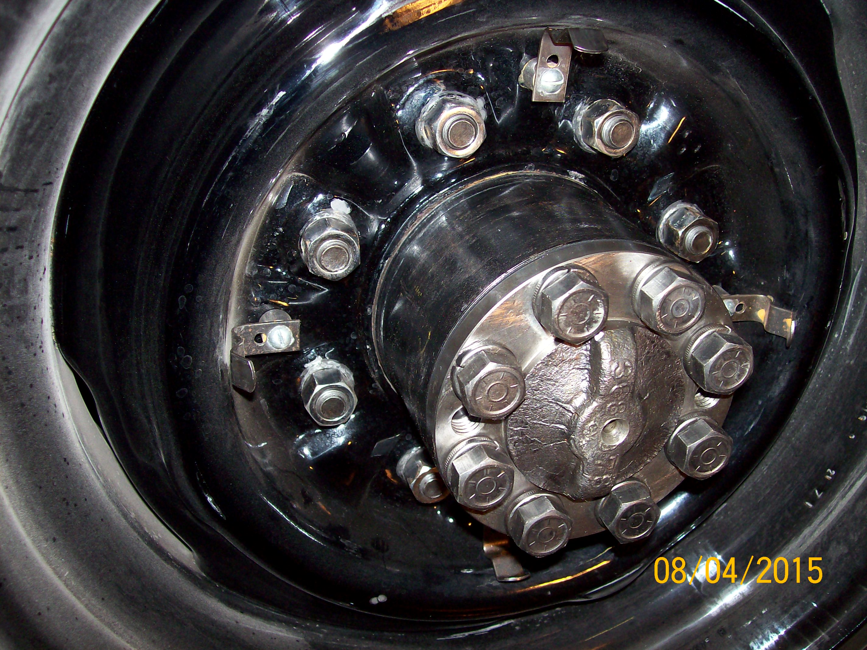 Center Support land Floating Axle Hub 01.JPG