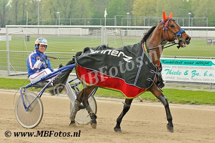 Koers 3. Zazou Enzelens3.jpg