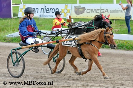 Minikoers Nikita Menger met Red Memory.jpg