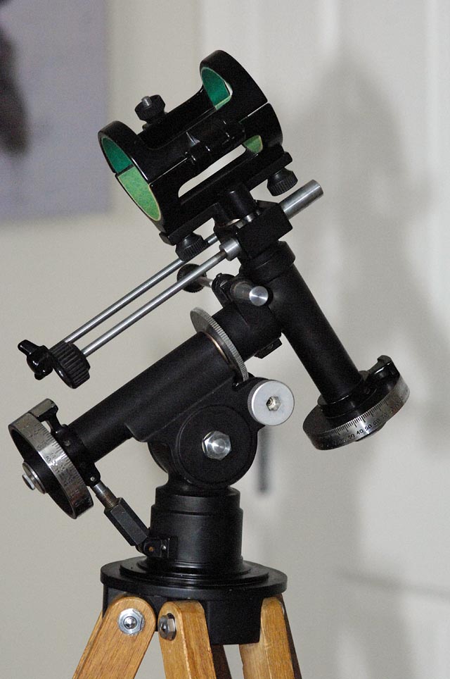 Unitron 128 Mount on Tripod