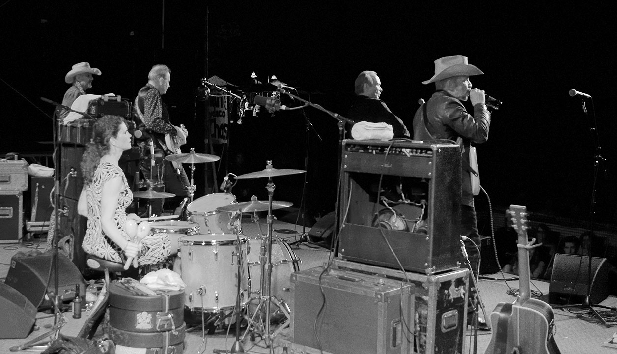 Dave Alvin and Phil Alvin with the Guilty Ones