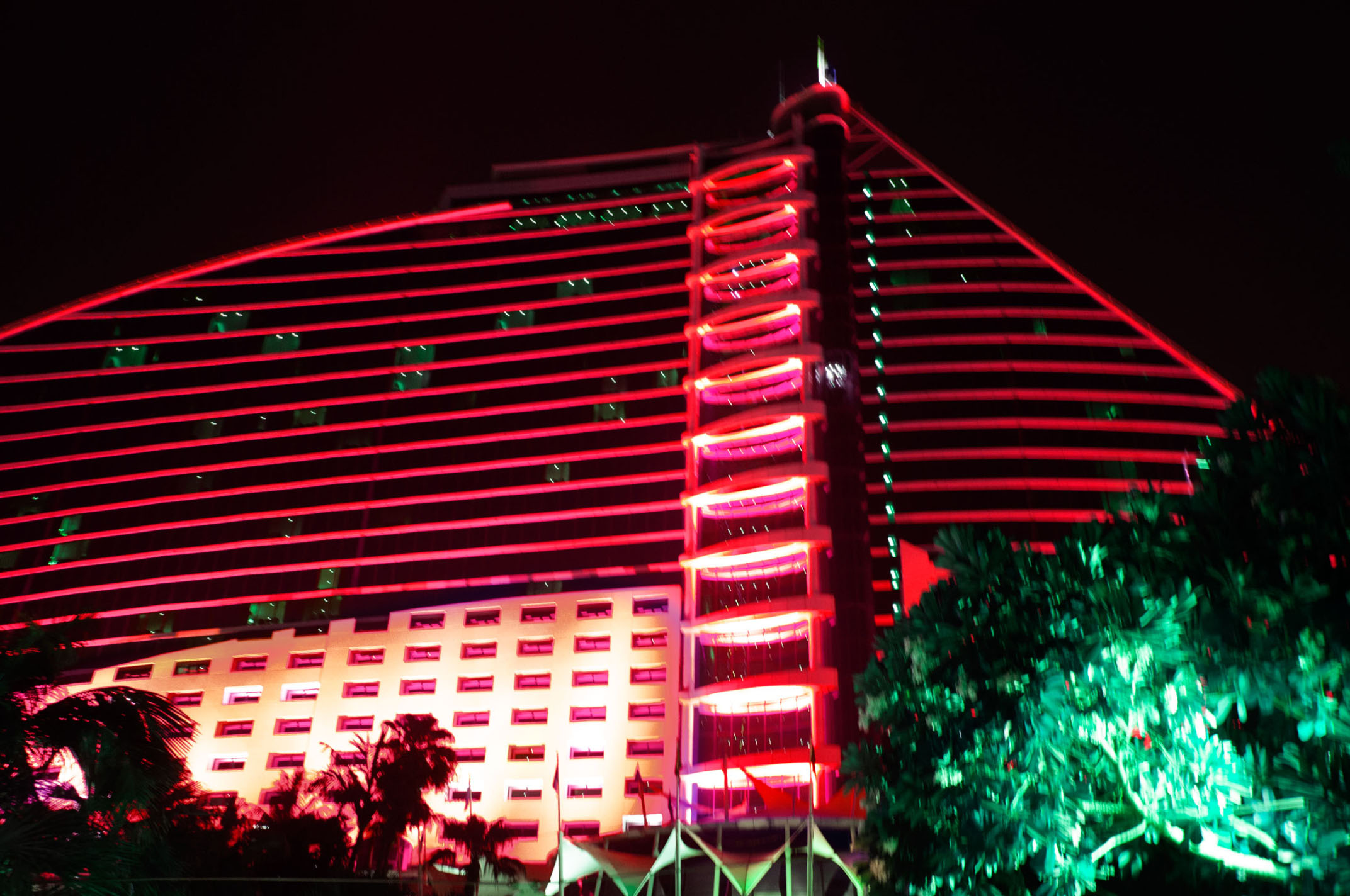108 Dubai - Jumeirah Beach Hotel MRC@2014.jpg