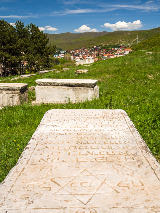 Jewish Cemetery, Velania