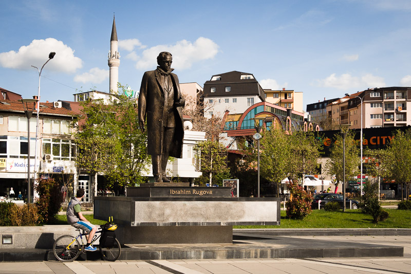 Ibrahim Rugova statue