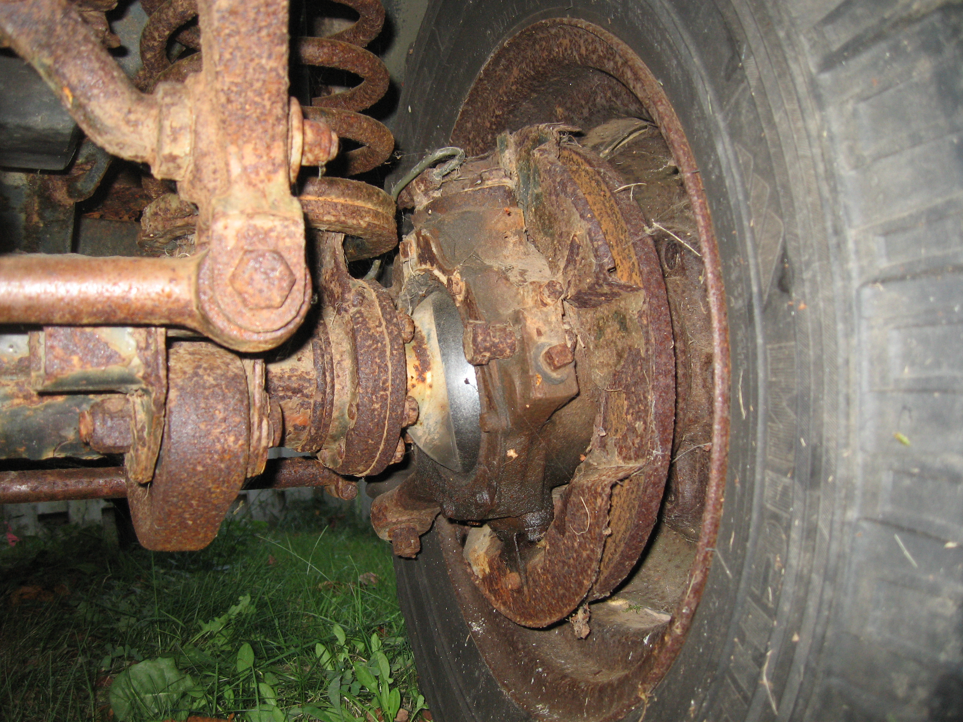 91 D90 LHS Front Wheel.JPG