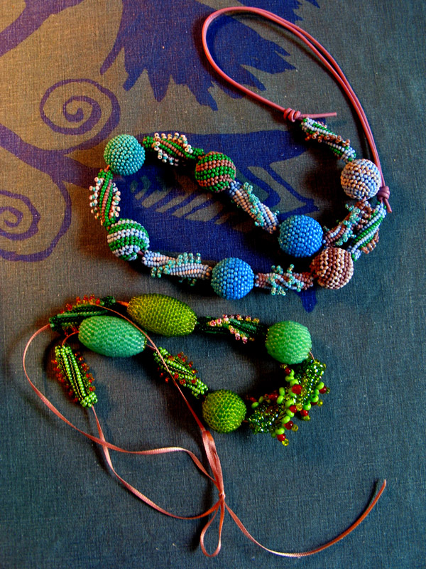 Beaded beads with tubular beaded beads