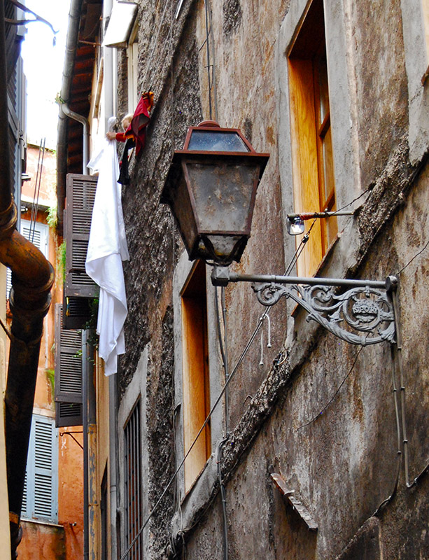 Laundry on a Very Narrow Street6636