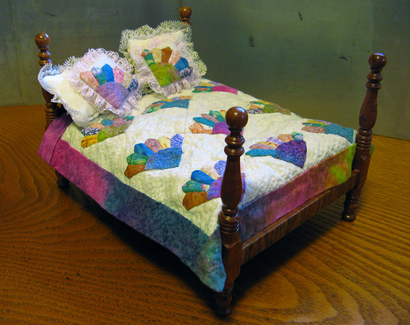Miniature Quilt and Pillows5199