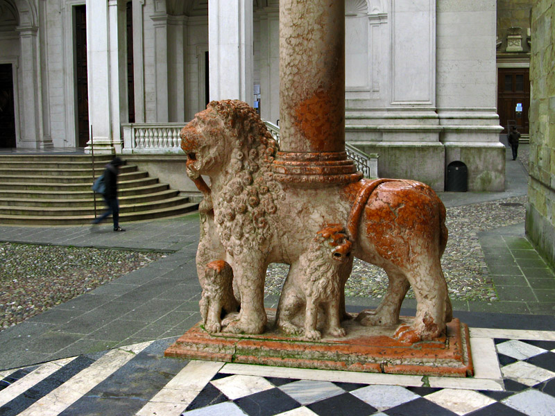 A Red Verona Marble Lion5525