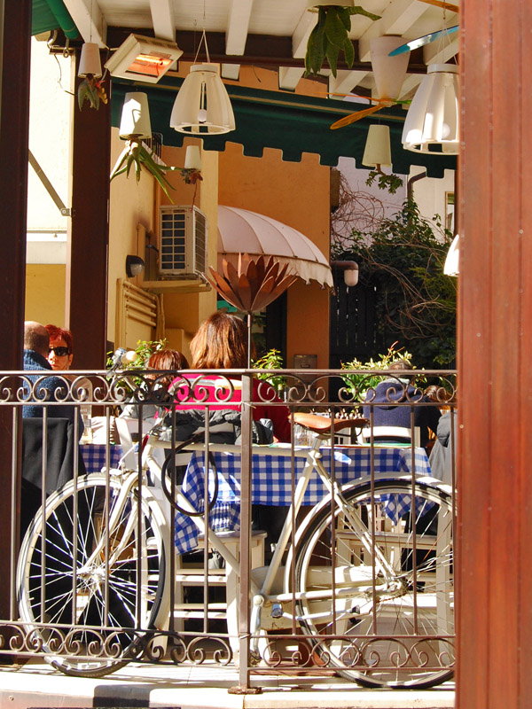 Cafe and Bicycle7456