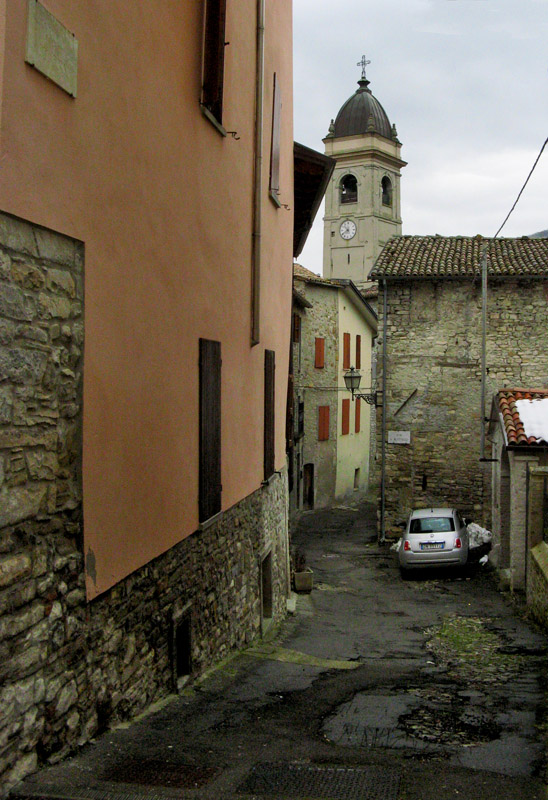 Snowy roofs and the bell tower of San Lorenzo  6544