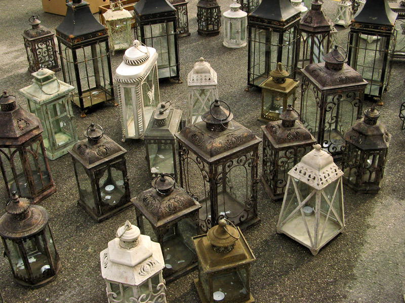 Many Lamps Wait to be Lit6203