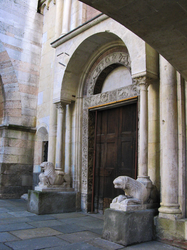 A Doorway of the Duomo with Lions6640