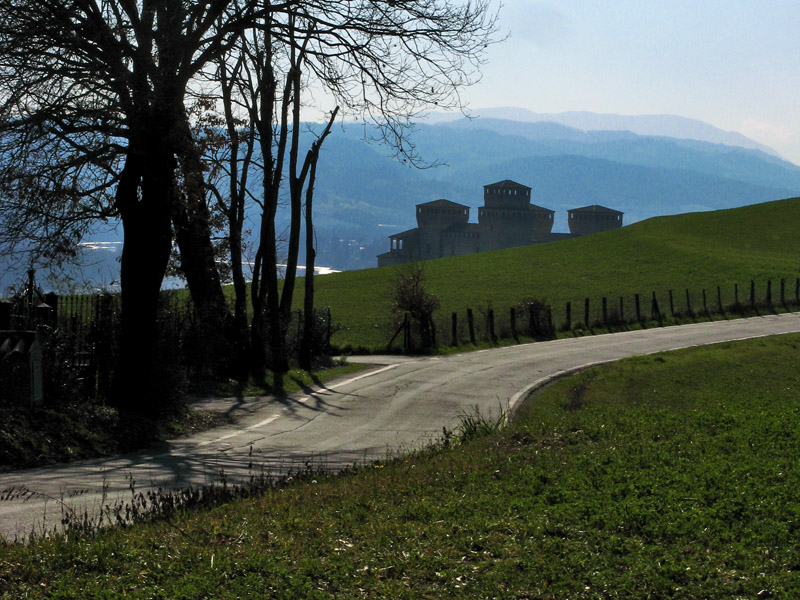 Torrechiara Castle appears 7735