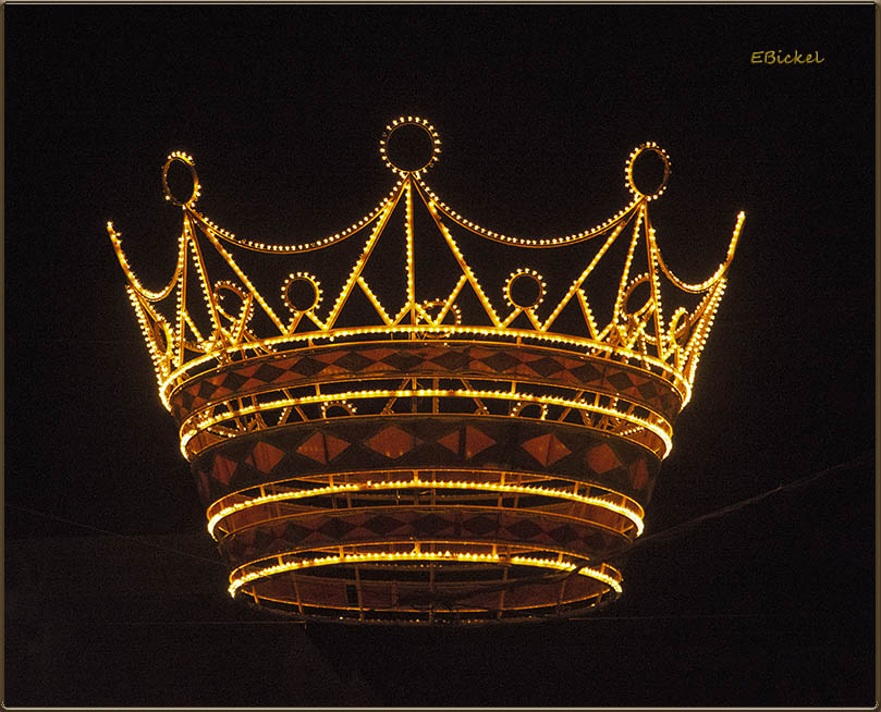 Zona Rosa Crown