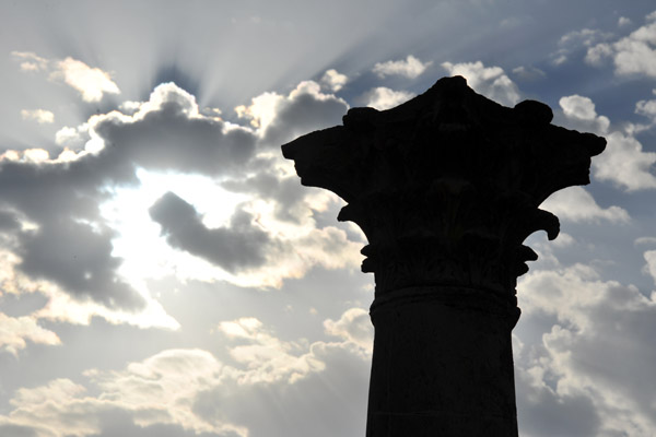 Column capital with the late afternoon sun, Djmila