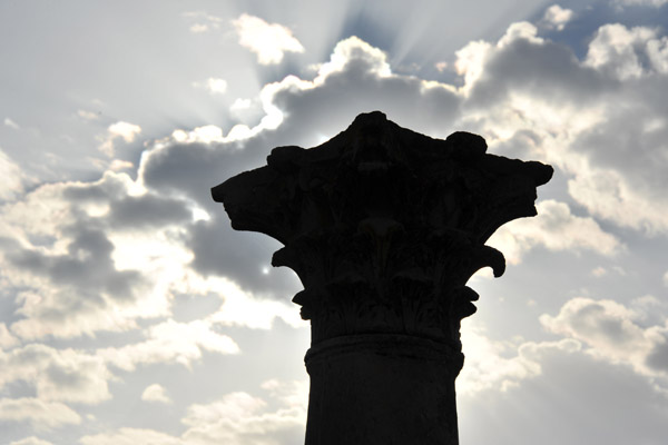 Column capital with the late afternoon sun, Djmila