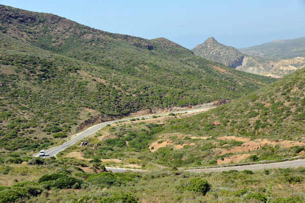 From Madagh, the road leaves the coast for the 10 km to Bouzedjar