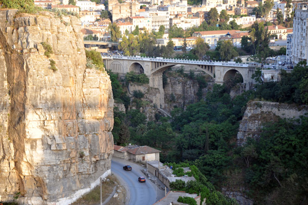 The N3 passes beneath the Pont Sidi M'Cid