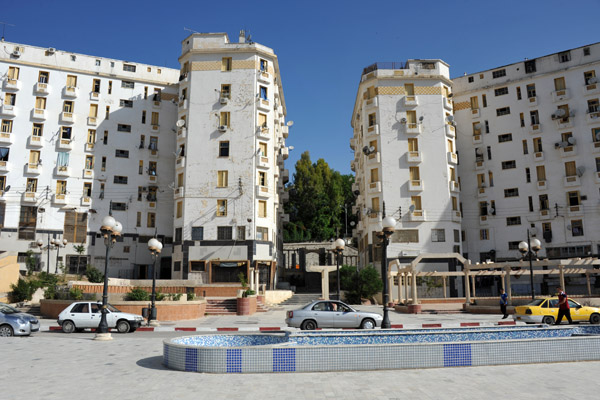 A small plaza behind the Grand Hotel Cirta