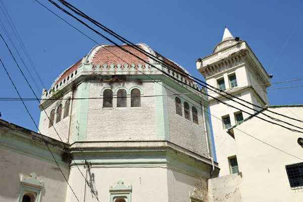 Souq el-Ghazal Mosque next to the Palace of Ahmed Bey