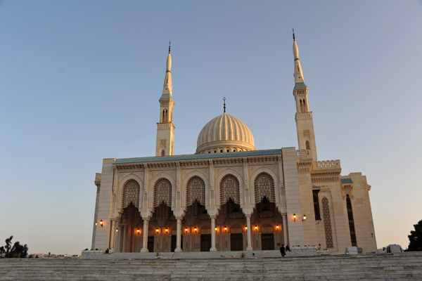 Late afternoon just before sunset at the Emir Abdelkader Mosque