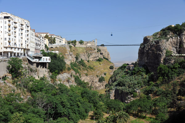 Oued Rhumel is spanned by the Pont Sidi m'Cid and since 2008, by an aerial tramway 
