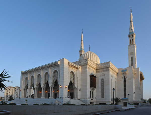 The Emir Abdelkader Mosque complex also houses a modern Islamic university