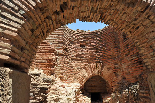 Brick arches of the Grand South Baths, Timgad