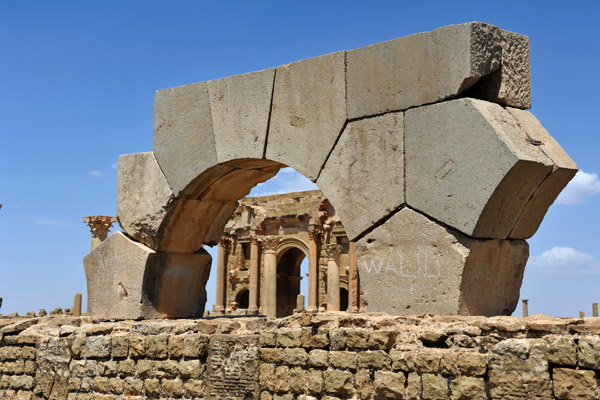 A pair of arches, TImgad